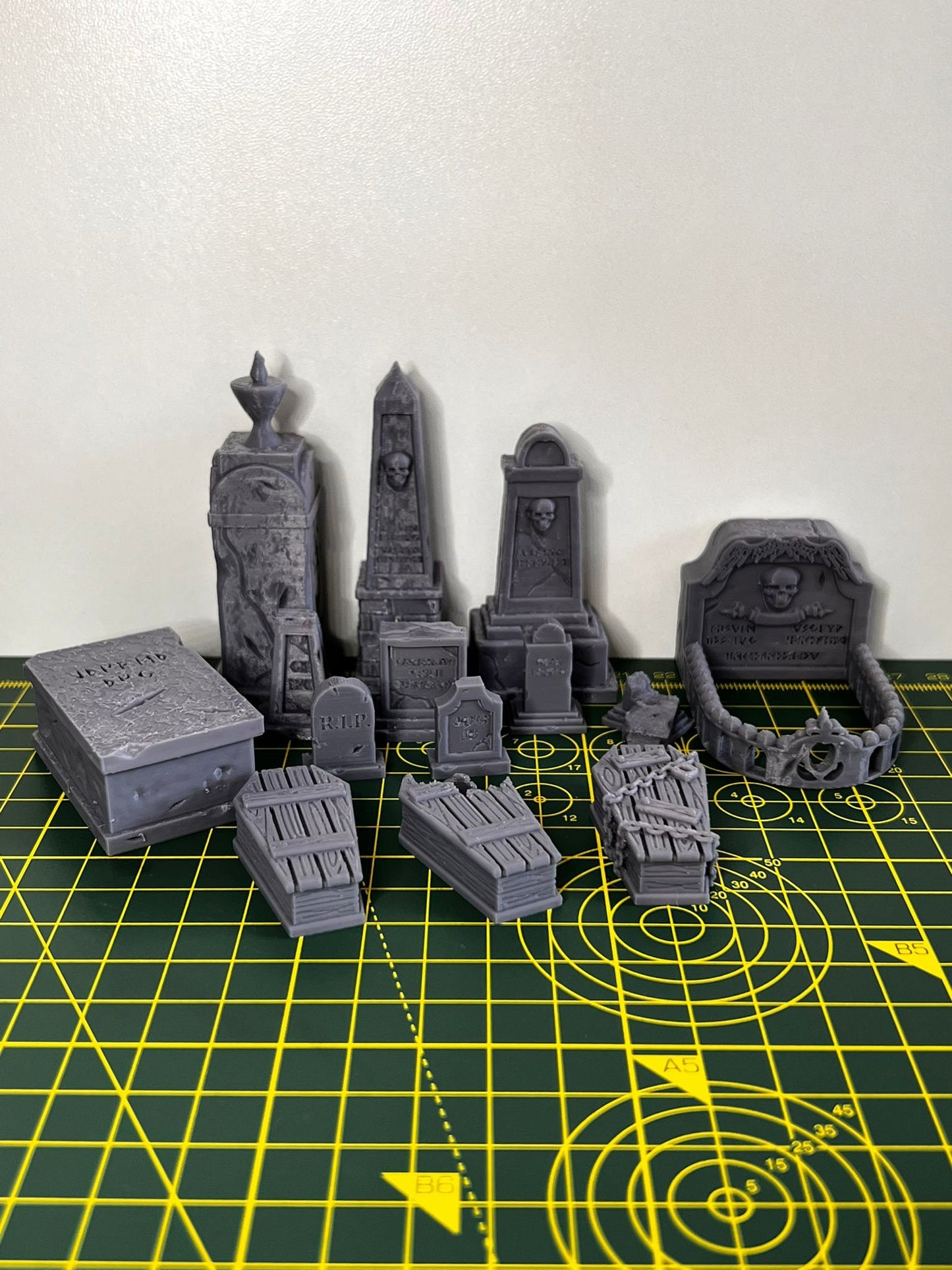 Graveyard Scatter Terrain - Scenic DnD Terrain - Halloween Decoration